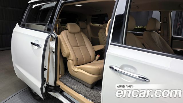 Kia Canival 2019 — photo 12