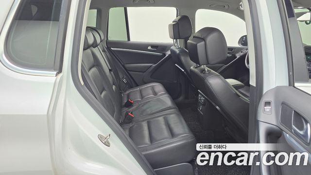 Volkswagen Tiguan 2015 — photo 12
