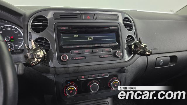 Volkswagen Tiguan 2015 — photo 15