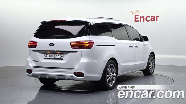 Kia Canival 2020 — photo 2