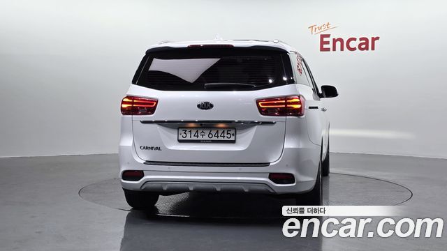 Kia Canival 2020 — photo 4