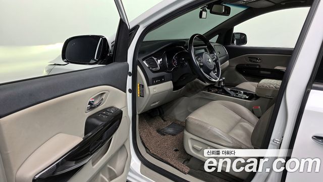 Kia Canival 2020 — photo 11