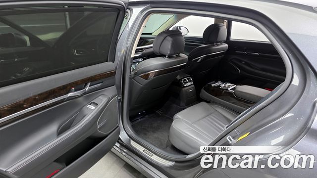 Genesis G90 2019 — photo 11