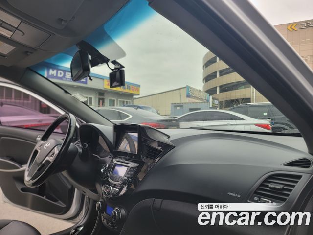 Hyundai Accent 2015 — photo 11
