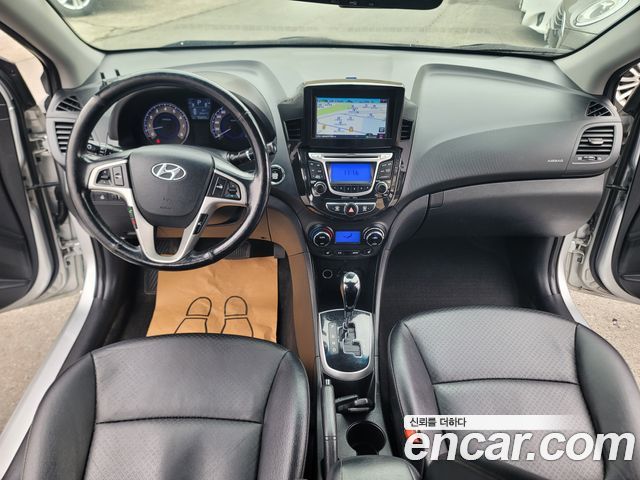 Hyundai Accent 2015 — photo 12