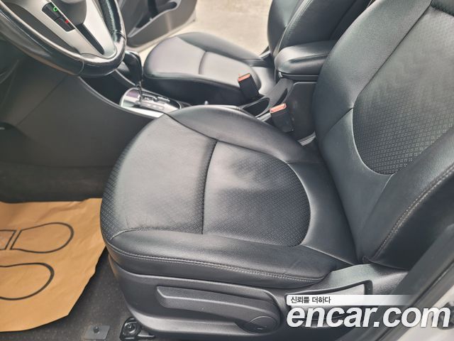 Hyundai Accent 2015 — photo 13
