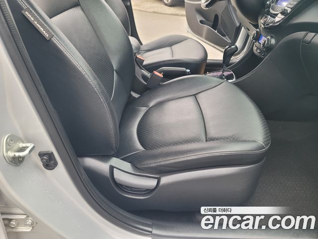 Hyundai Accent 2015 — photo 15