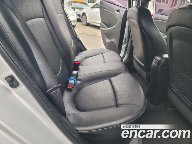 Hyundai Accent 2015 — photo 16