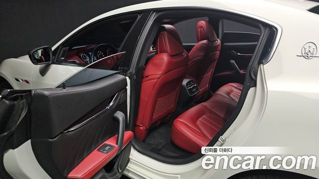 Maserati Ghibli 2019 — photo 12