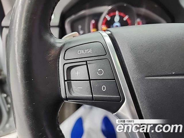 Volvo XC70 2015 — photo 17