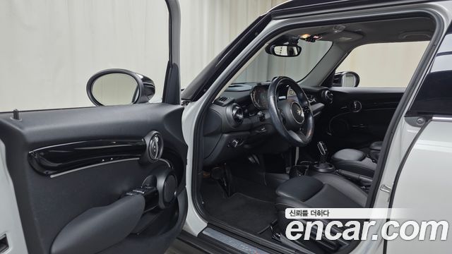 Mini Cooper 2022 — photo 10