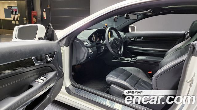 Mercedes-Benz E-Class 2015 — photo 11