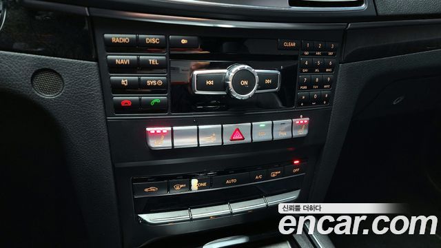 Mercedes-Benz E-Class 2015 — photo 17