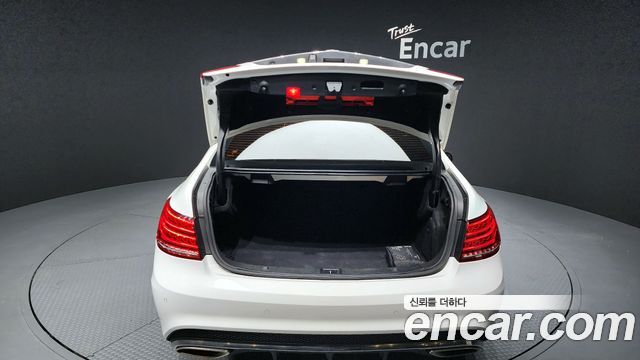 Mercedes-Benz E-Class 2015 — photo 20