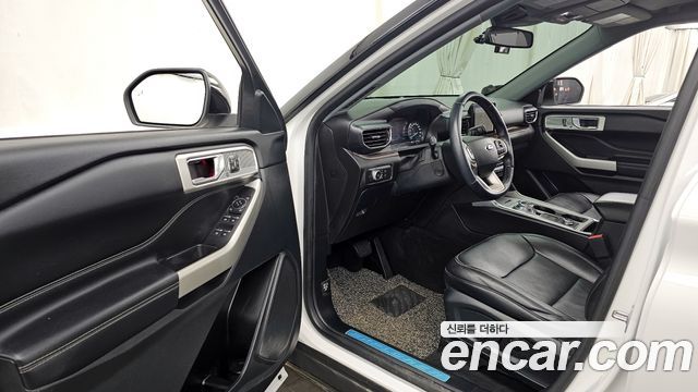 Ford Explorer 2021 — photo 10