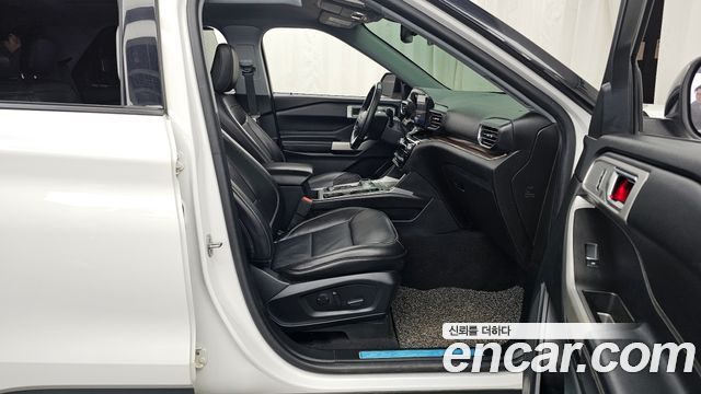 Ford Explorer 2021 — photo 11