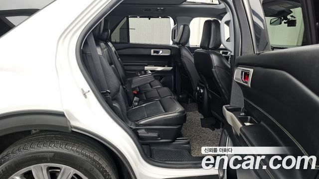 Ford Explorer 2021 — photo 12