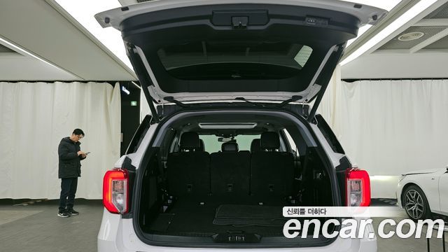 Ford Explorer 2021 — photo 20