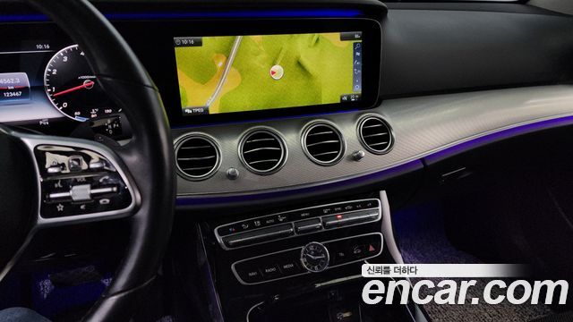Mercedes-Benz E-Class 2019 — photo 14