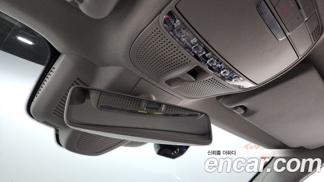 Mercedes-Benz E-Class 2019 — photo 16