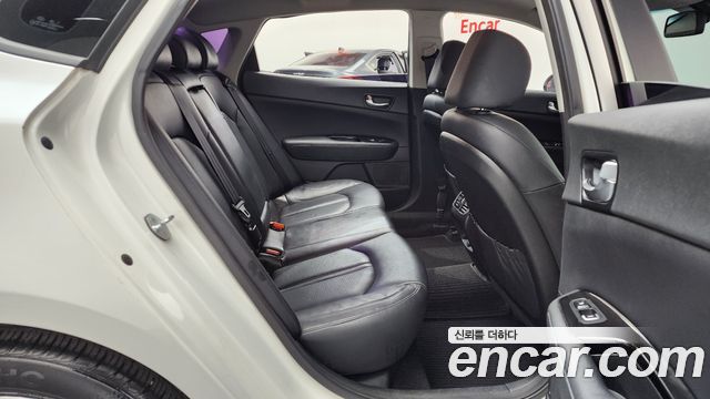 Kia K5 2016 — photo 12