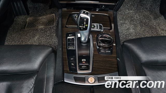 BMW 7-Series 2012 — photo 9