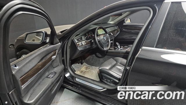BMW 7-Series 2012 — photo 10