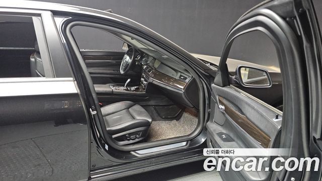 BMW 7-Series 2012 — photo 11