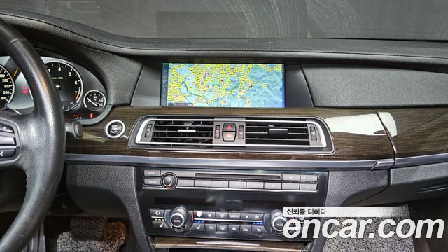 BMW 7-Series 2012 — photo 15