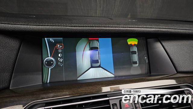 BMW 7-Series 2012 — photo 16