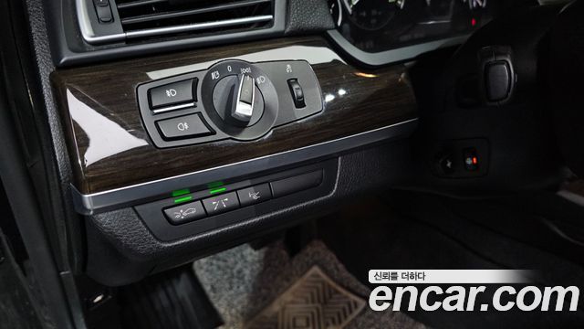 BMW 7-Series 2012 — photo 18