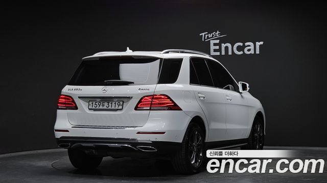 Mercedes-Benz GLE-Class 2016 — photo 2