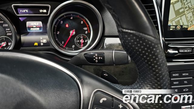 Mercedes-Benz GLE-Class 2016 — photo 9