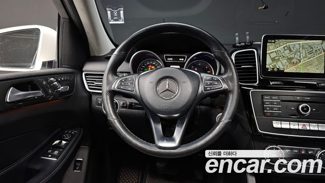 Mercedes-Benz GLE-Class 2016 — photo 13