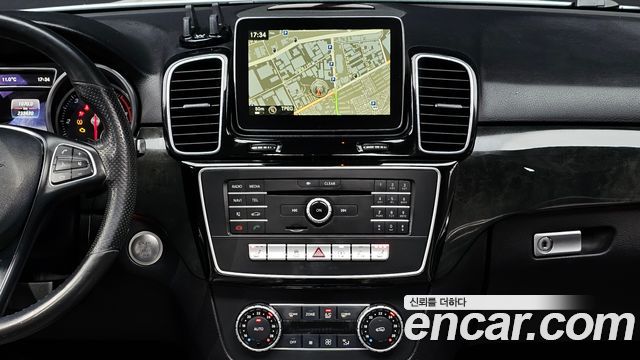 Mercedes-Benz GLE-Class 2016 — photo 14