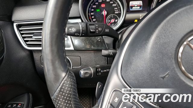 Mercedes-Benz GLE-Class 2016 — photo 17