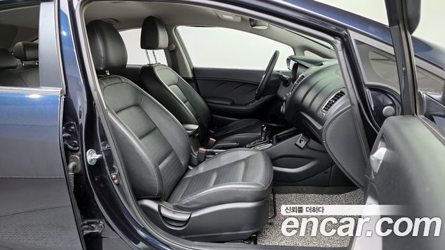 Kia K3 2016 — photo 10