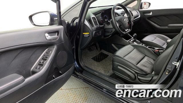Kia K3 2016 — photo 11