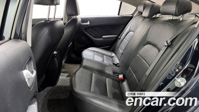 Kia K3 2016 — photo 12