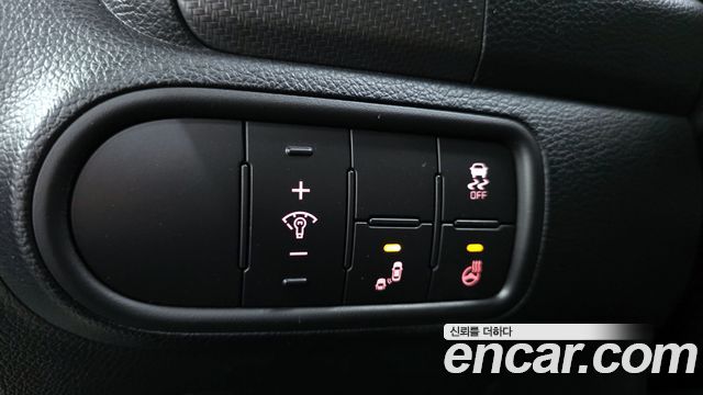 Kia K3 2016 — photo 17