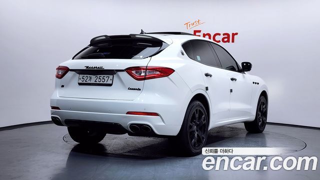 Maserati Levante 2018 — photo 2