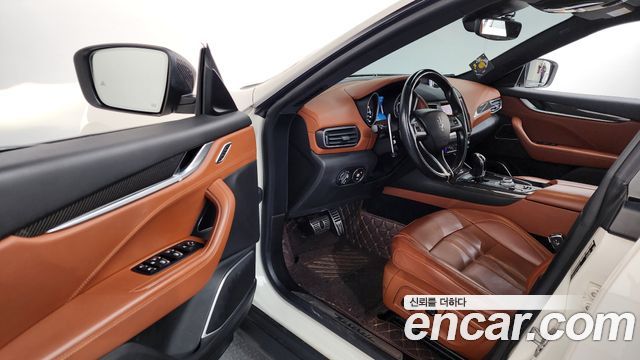 Maserati Levante 2018 — photo 10