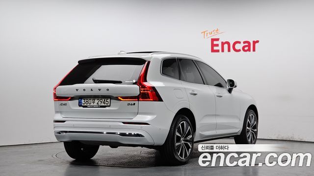 Volvo XC60 2022 — photo 2