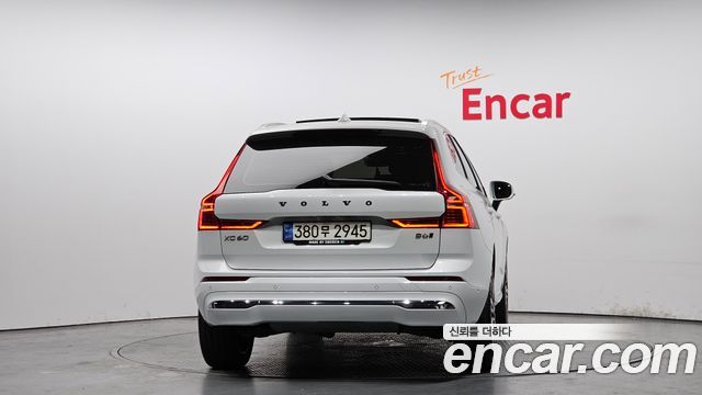 Volvo XC60 2022 — photo 4