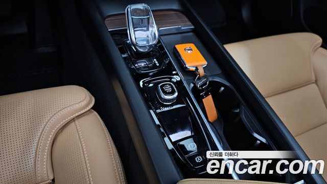 Volvo XC60 2022 — photo 9