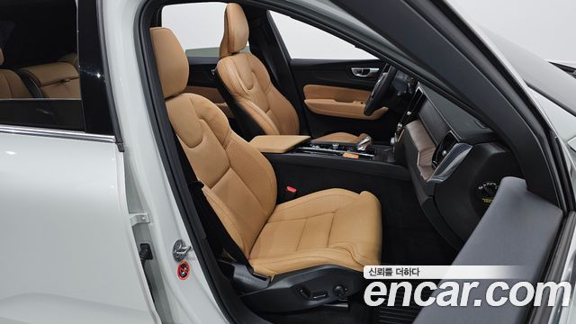Volvo XC60 2022 — photo 10