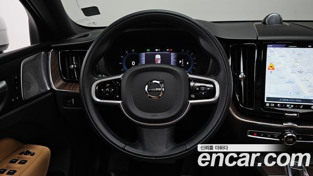 Volvo XC60 2022 — photo 13