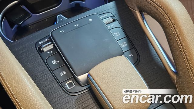 Mercedes-Benz GLE-Class 2025 — photo 10