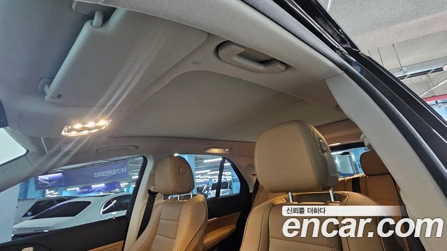 Mercedes-Benz GLE-Class 2025 — photo 13