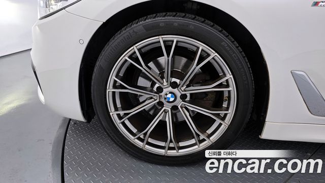 BMW 5-Series 2018 — photo 5